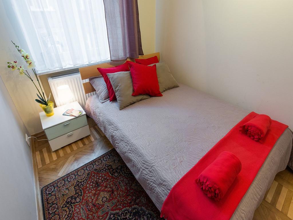 5 Bedroom Family Apartment 克拉科夫 客房 照片